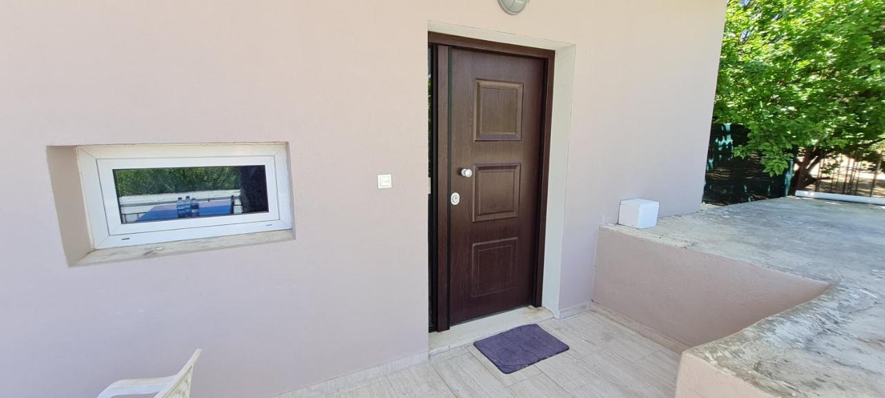 Gerys House Apartment Nikiana Bagian luar foto